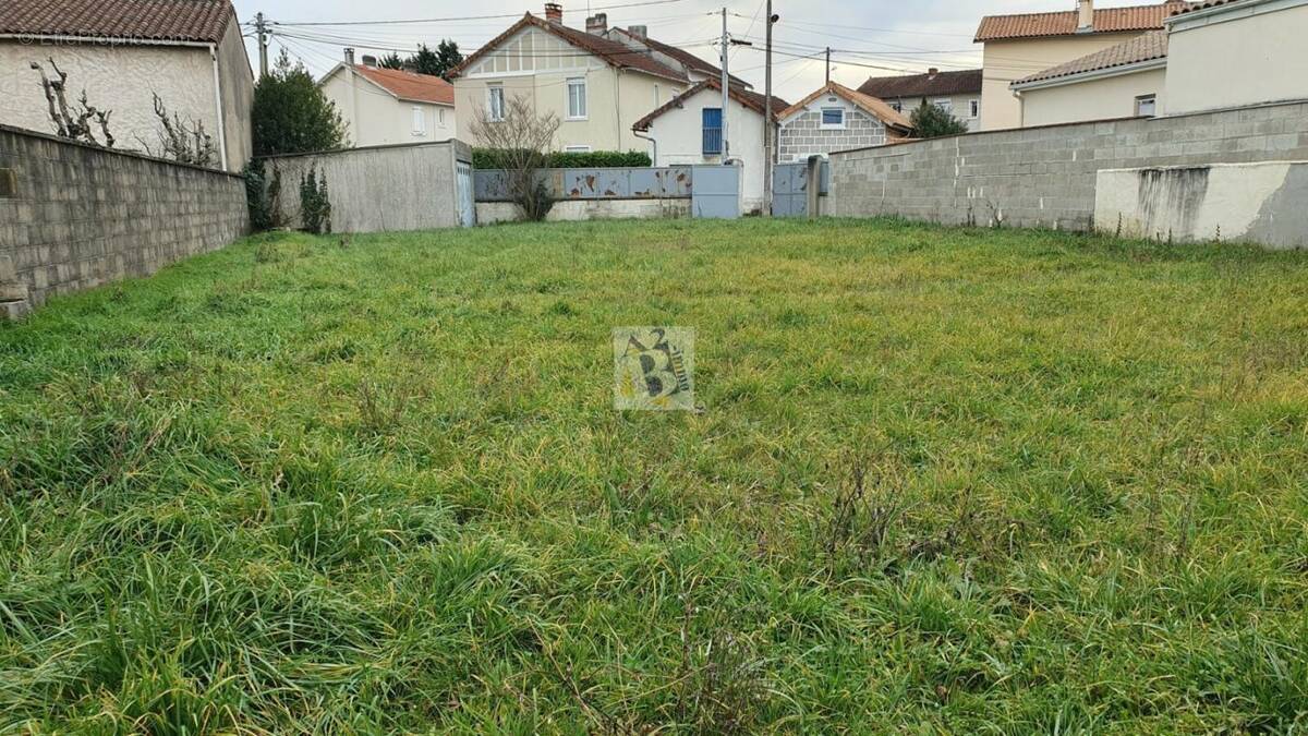 Terrain à ANGOULEME