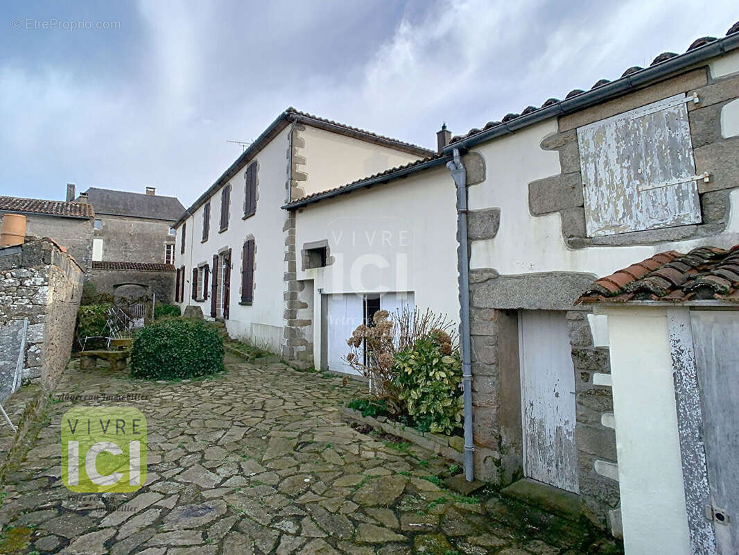 Maison à MORTAGNE-SUR-SEVRE