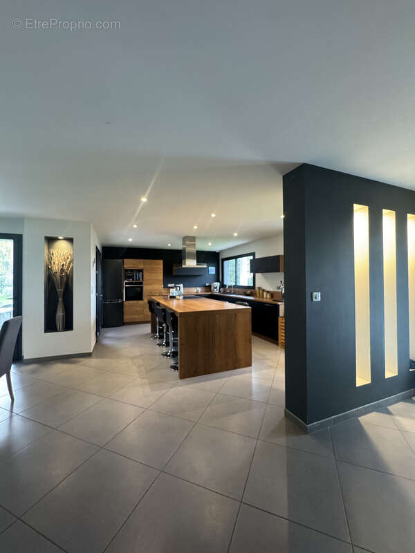 Maison à VERNEUIL-SUR-VIENNE