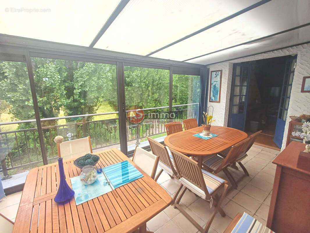 Très Belle Maison de Carractère 4 Chambres dans Bourg tous commerces. - photo 8