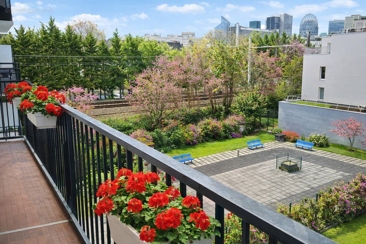 Appartement à COURBEVOIE