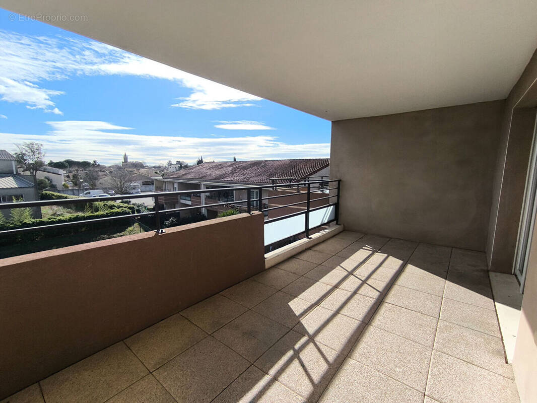 Appartement à GARONS