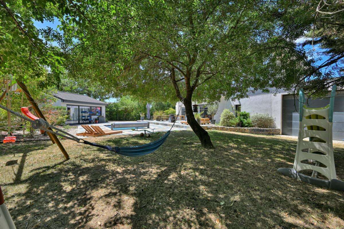 Villa contemporaine de 159 m² 5 chambres avec piscine chauffée sur plus d'un hectare de terrain - photo 3