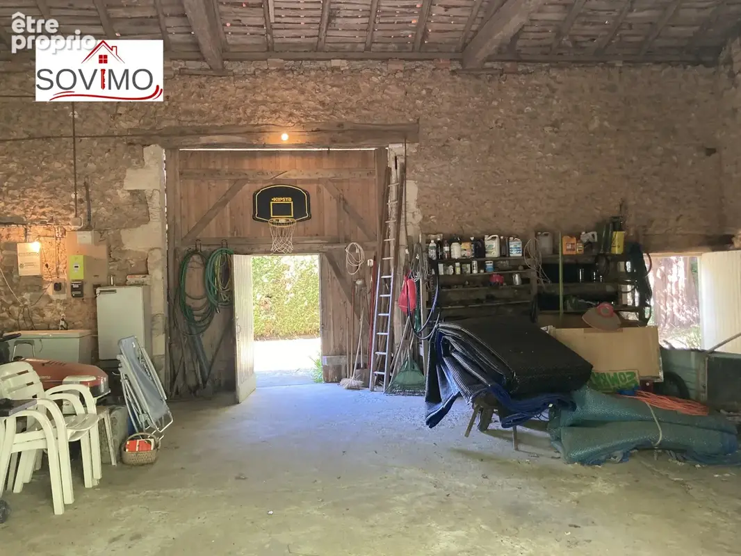 Belle propriété de caractère à restaurer avec parc et piscine sur 6428 m2 - photo 25