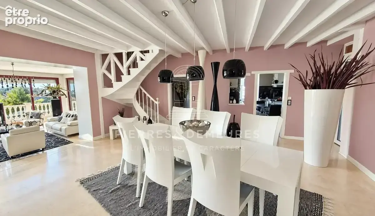 Propriété atypique avec patio et piscine chauffée - photo 9