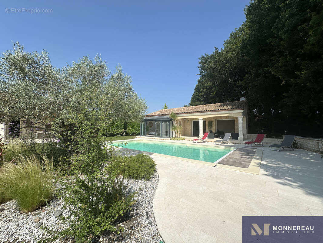 Maison à BARBEZIEUX-SAINT-HILAIRE