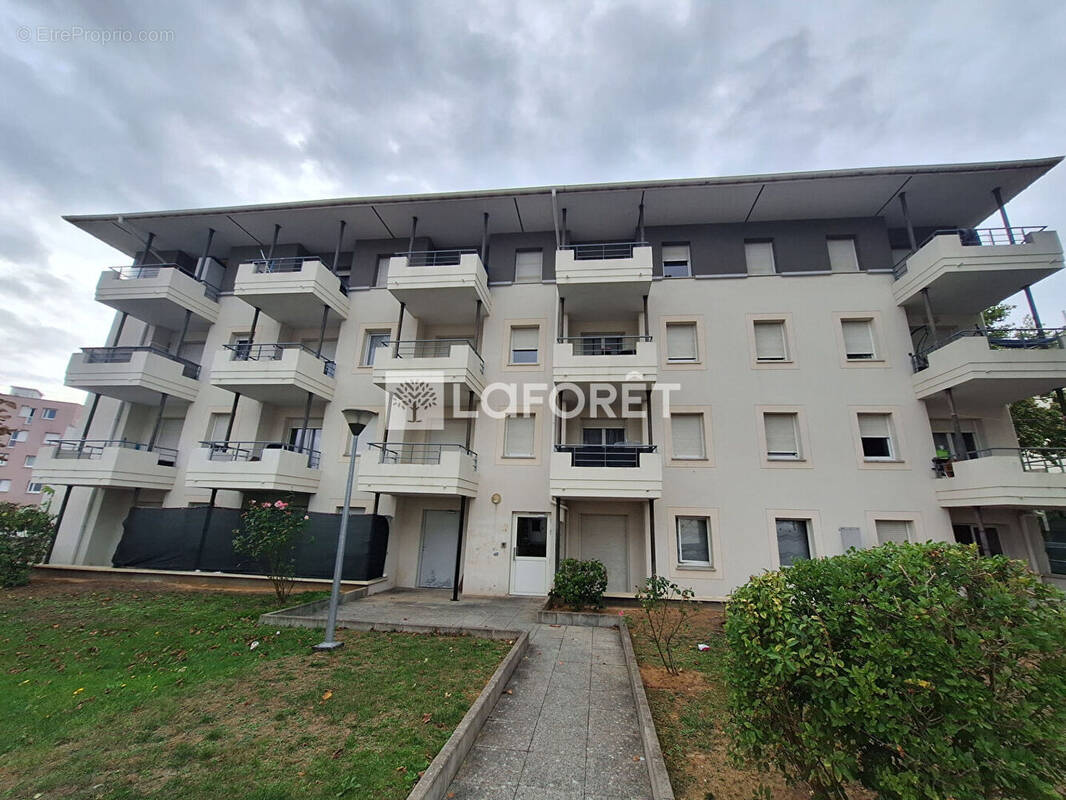 Appartement à CHANTELOUP-LES-VIGNES