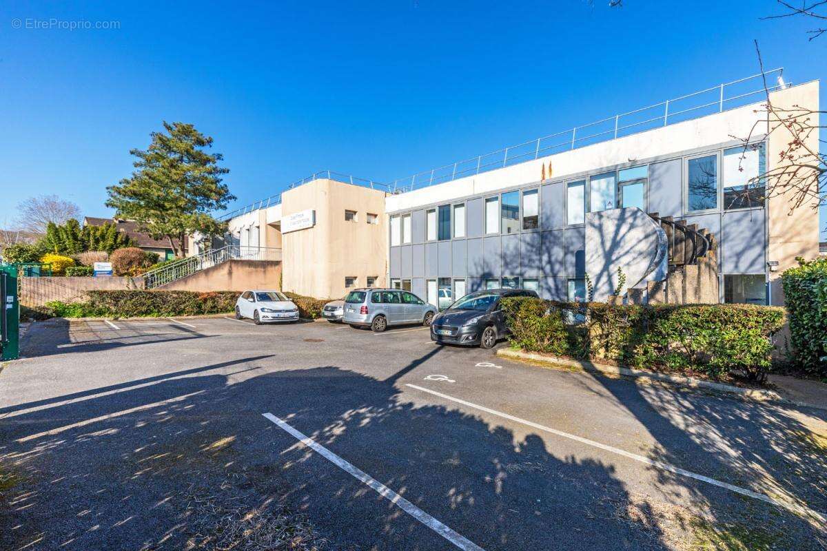 Appartement à CHANTELOUP-LES-VIGNES