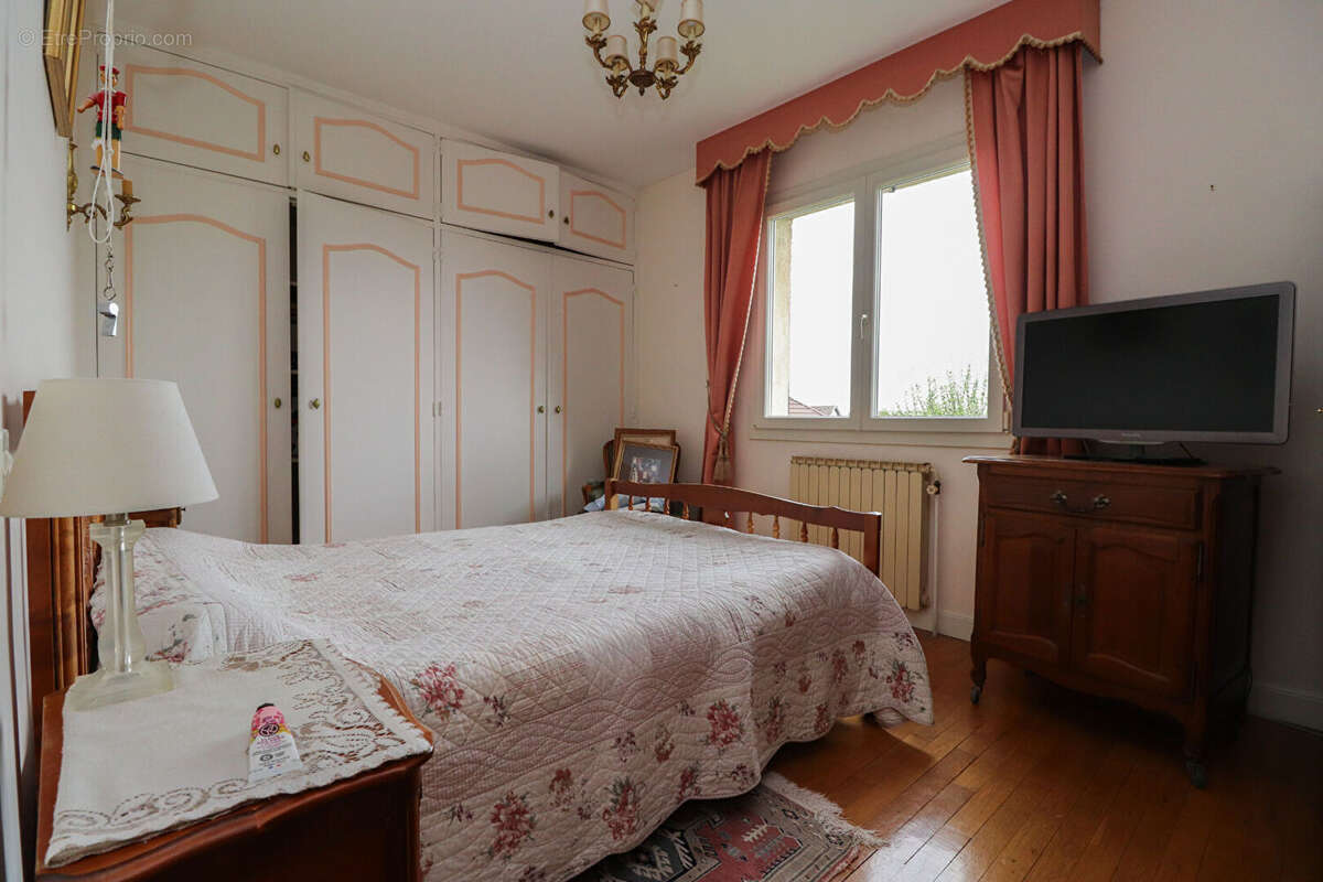 Maison à CORCELLES-LES-MONTS