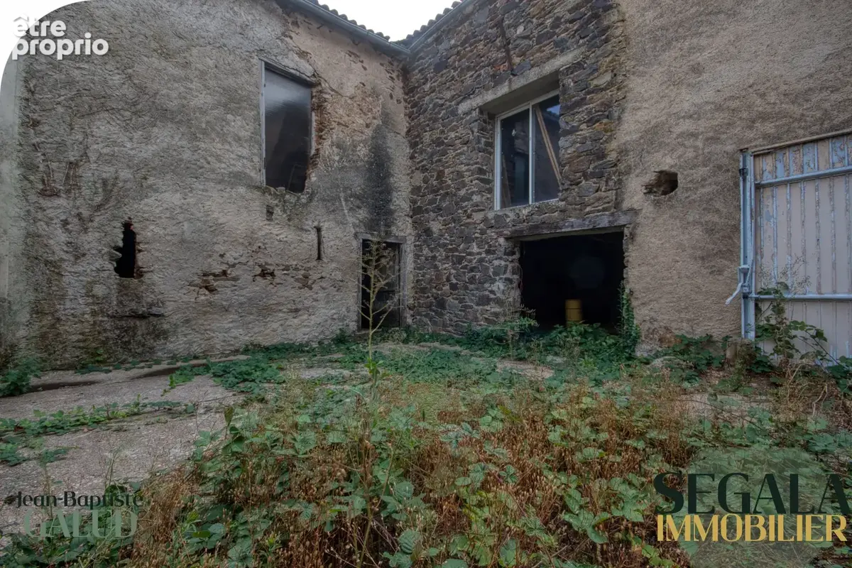 Maison à rénover   250 m2 au sol, cour et jardin constructible - photo 11