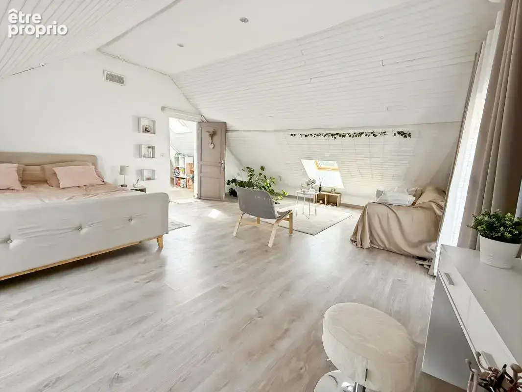  Coup de cœur assuré – Maison ancienne de charme entièrement rénovée avec prestations de haut standing - photo 9