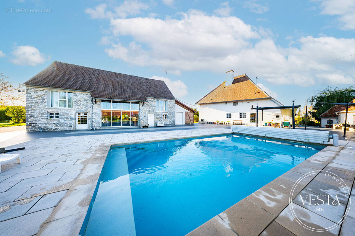 Maison à SAINT-SYMPHORIEN-SUR-SAONE