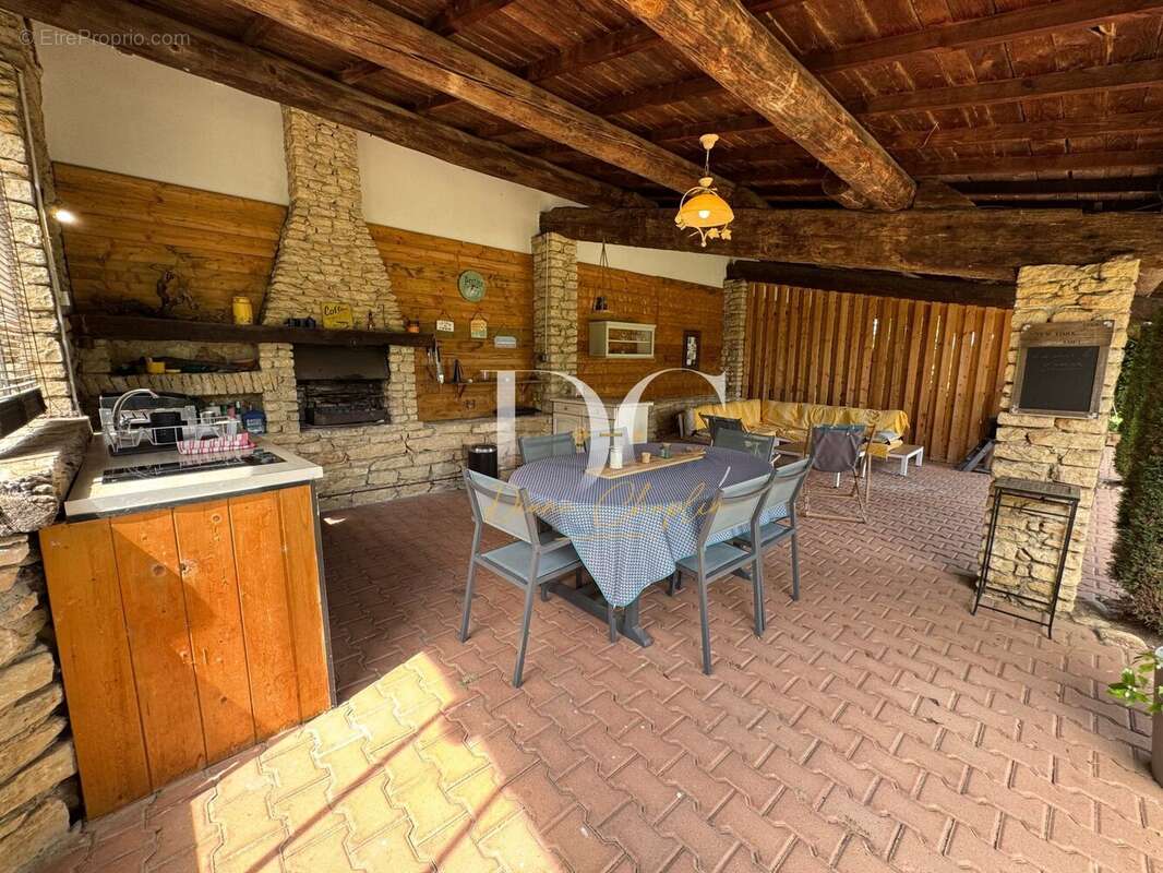 Maison 265 m² à Entraigues-Sur-La-Sorgue  - photo 6