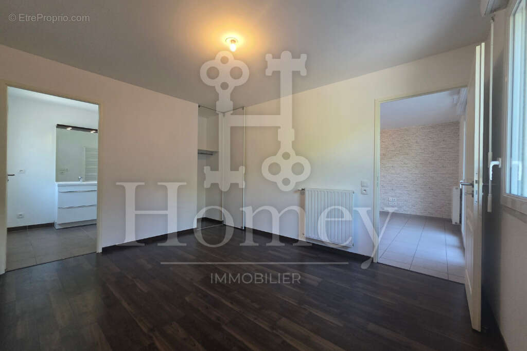 Appartement à VILLE-LA-GRAND