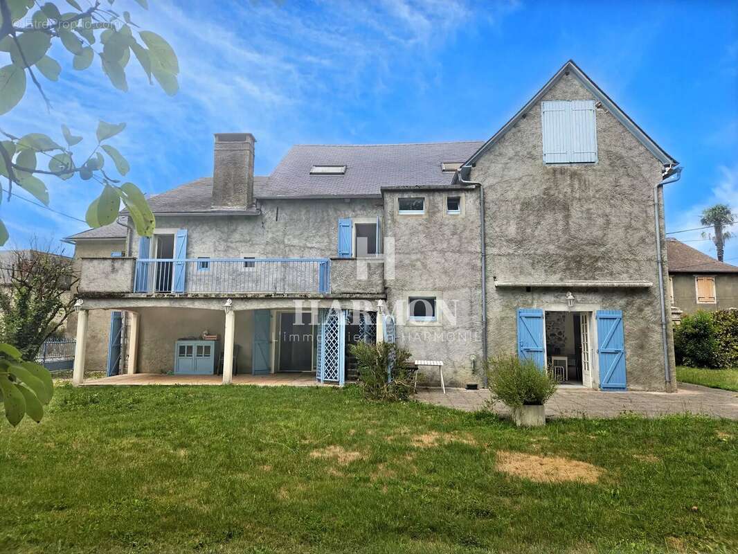 À vendre – Gîte de charme avec deux logements indépendants et vue sur les montagnes - photo 2