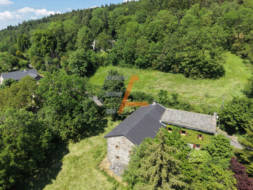 Maison à SAINT-JULIEN-CHAPTEUIL