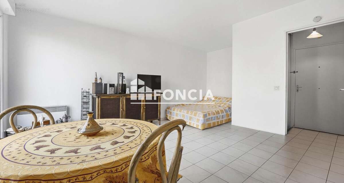 Cannes la bocca type 1 de 30m2 residence standing avec terrasse parking piscine - photo 6