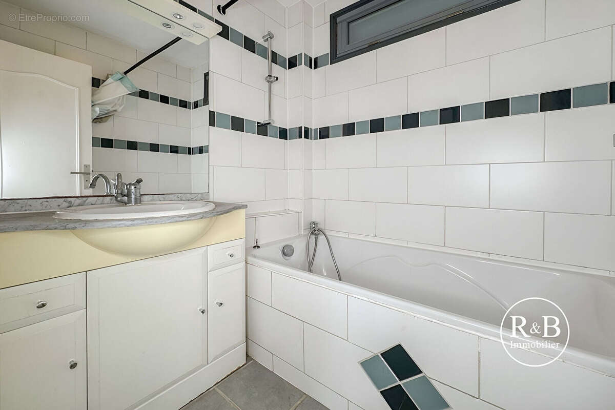 Appartement à LES CLAYES-SOUS-BOIS