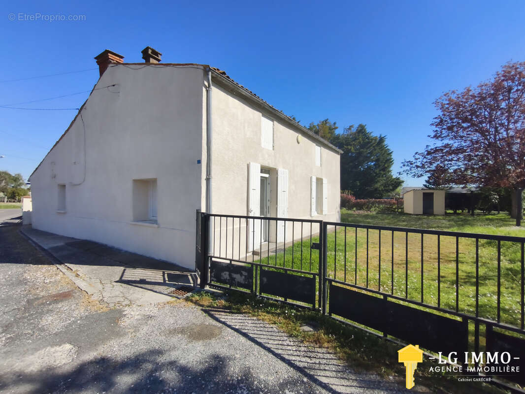 Maison à BRIE-SOUS-MORTAGNE