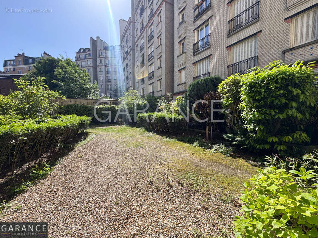 Appartement à PARIS-14E