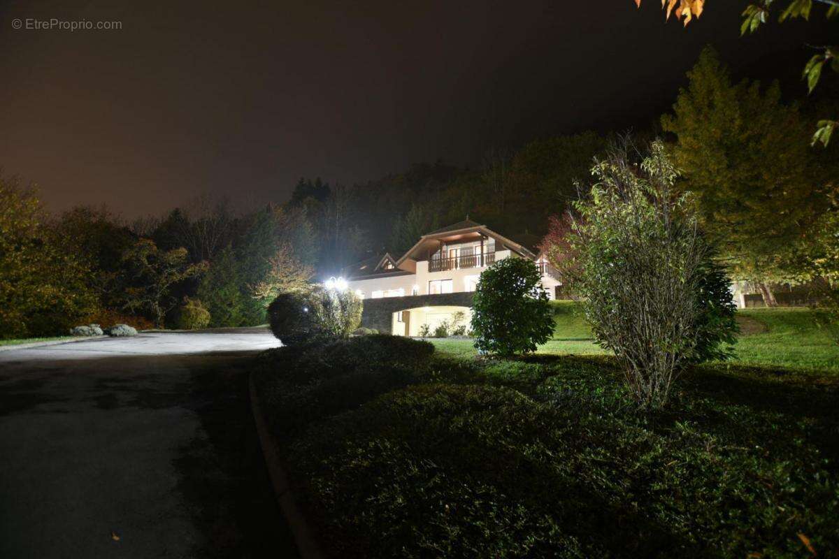 Maison à CHATILLON-SUR-CLUSES