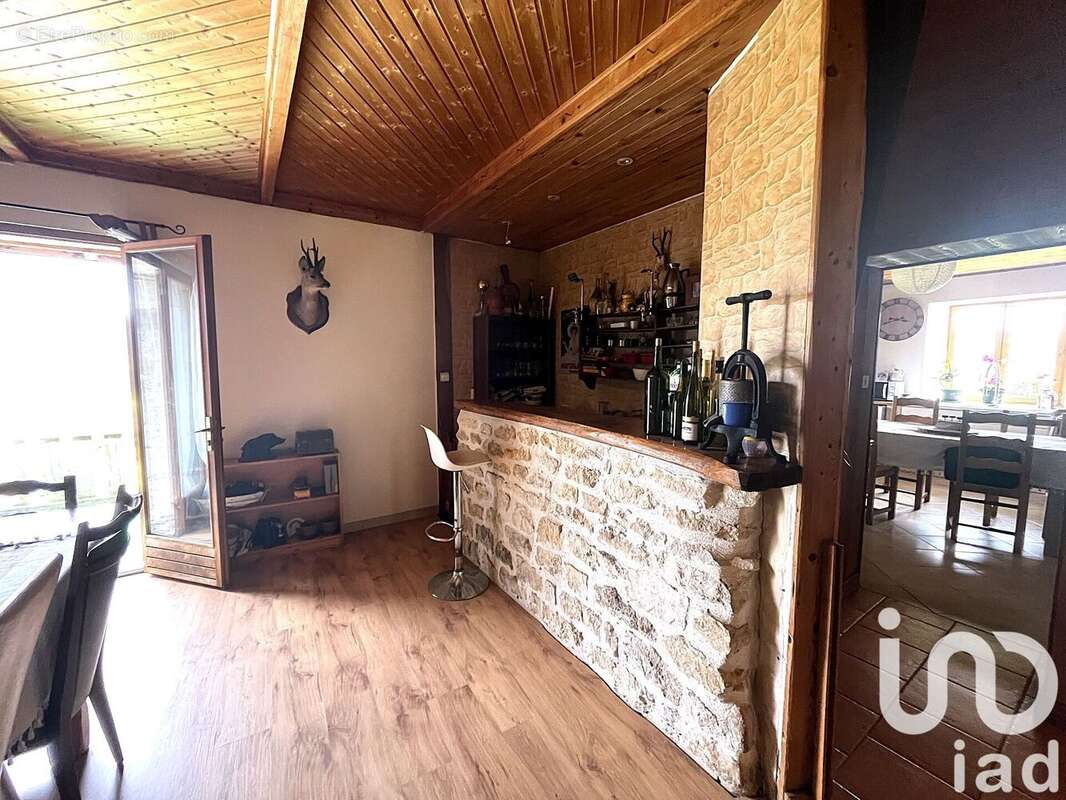 Maison 215 m² à Viry  - photo 8