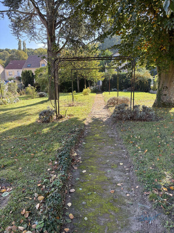 Terrain à JANVILLE-SUR-JUINE