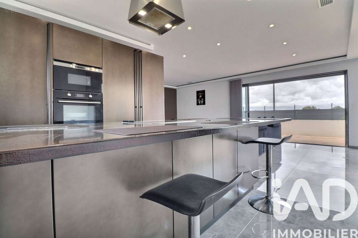 Maison 143 m² à Claira  - photo 5