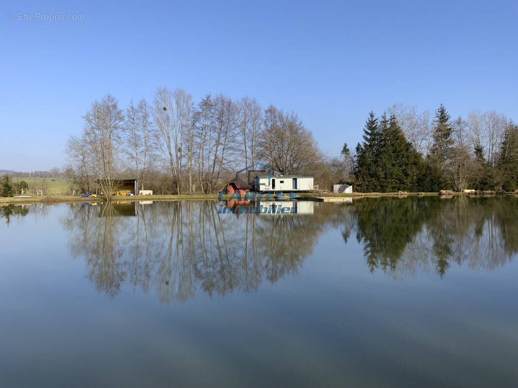 Terrain à VY-LES-LURE