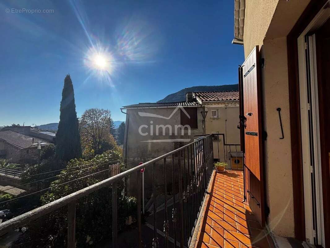 Maison à LARAGNE-MONTEGLIN