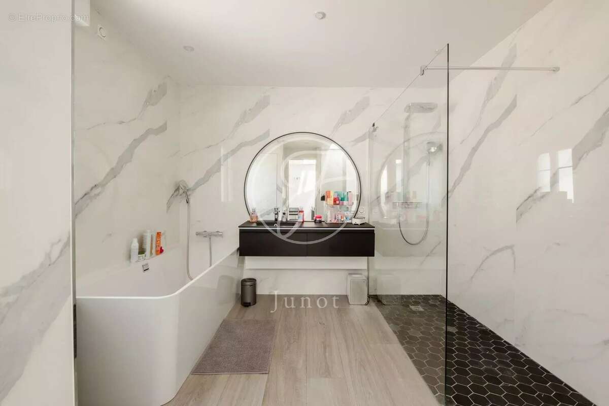 Maison à NEUILLY-SUR-SEINE