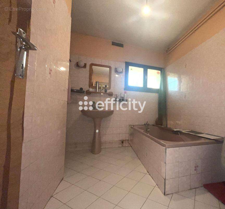 Maison 178 m² à Oradour  - photo 10