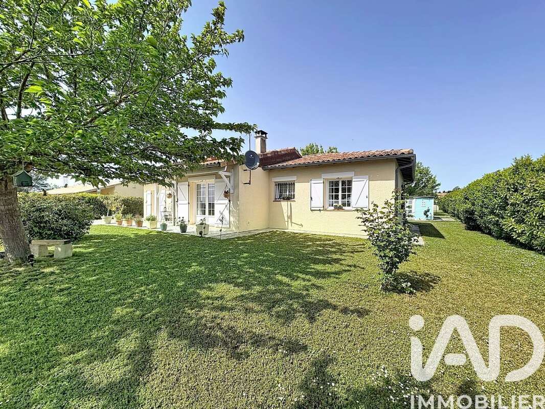 Maison 135 m² à Saint-Seurin-De-Cadourne  - photo 2