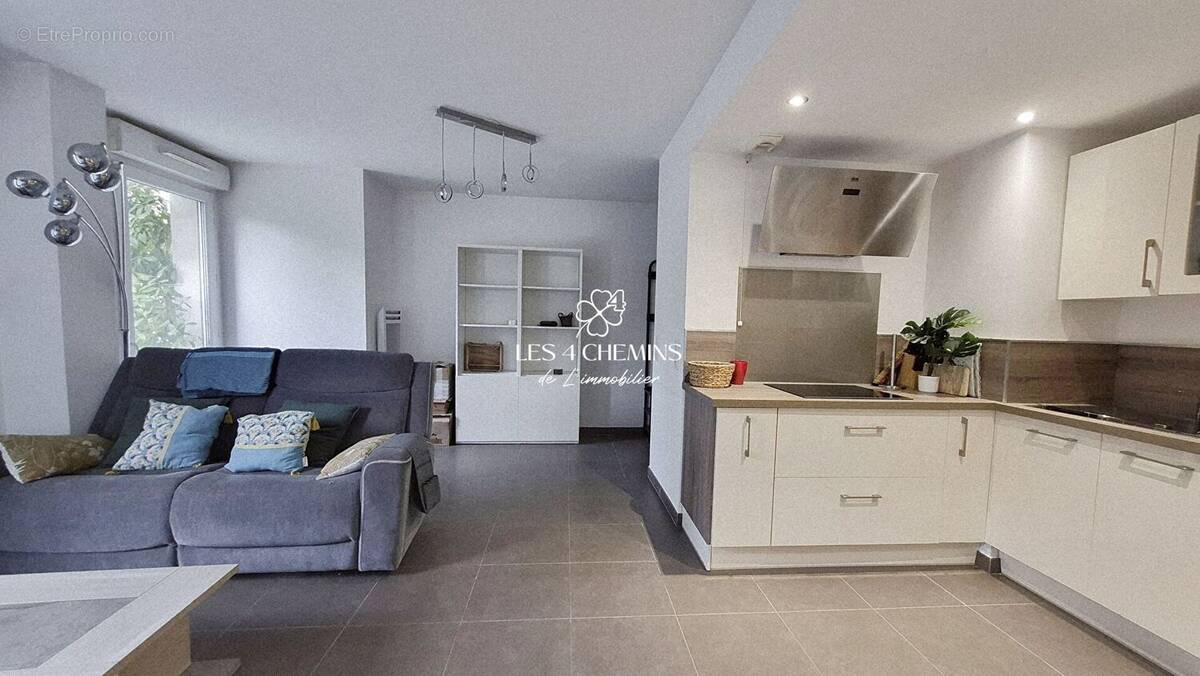Appartement à CHATEAUNEUF-LE-ROUGE