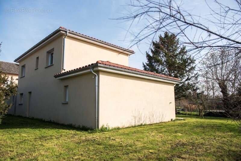 Maison à GENAY