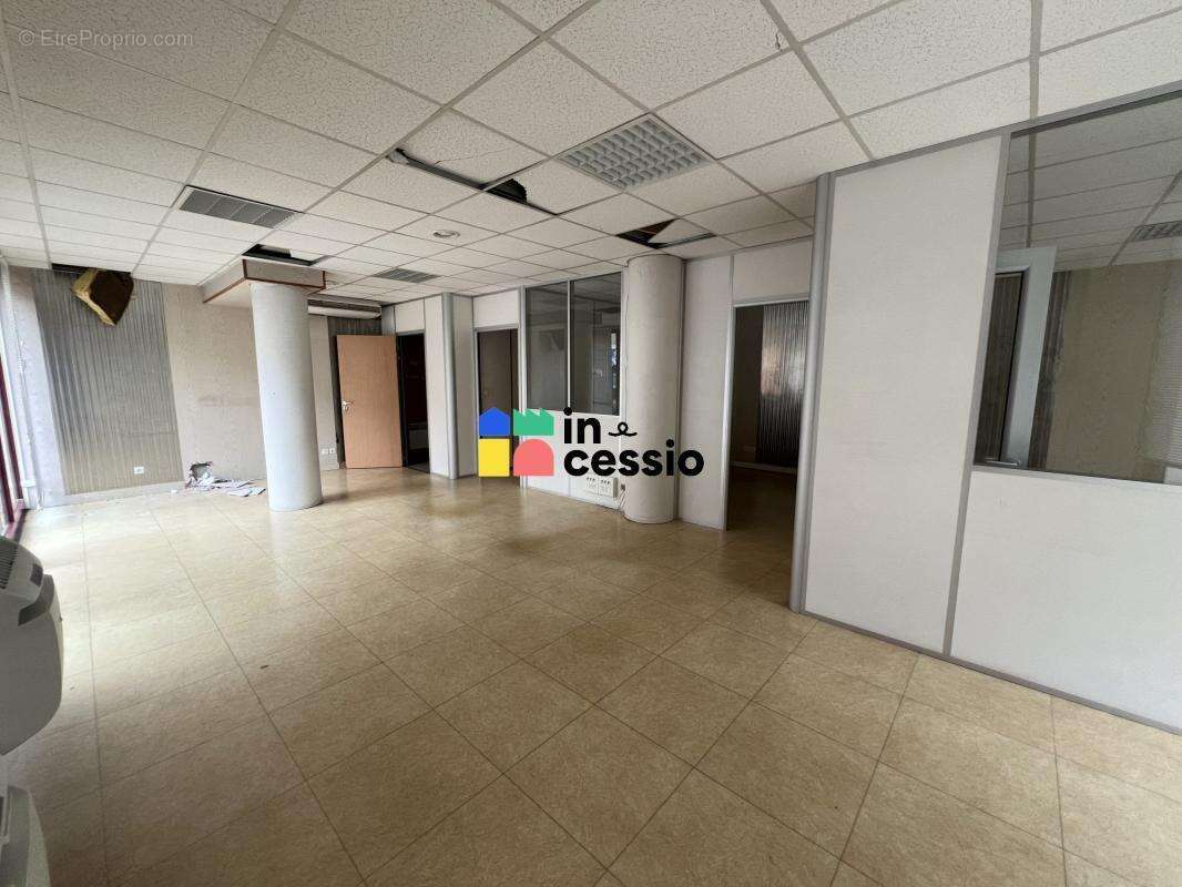 Local commercial/bureaux à vendre ou à louer - photo 10