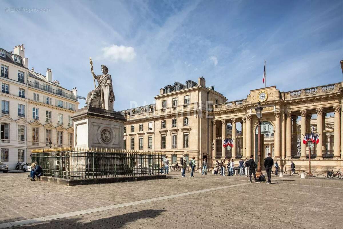 Appartement à PARIS-7E