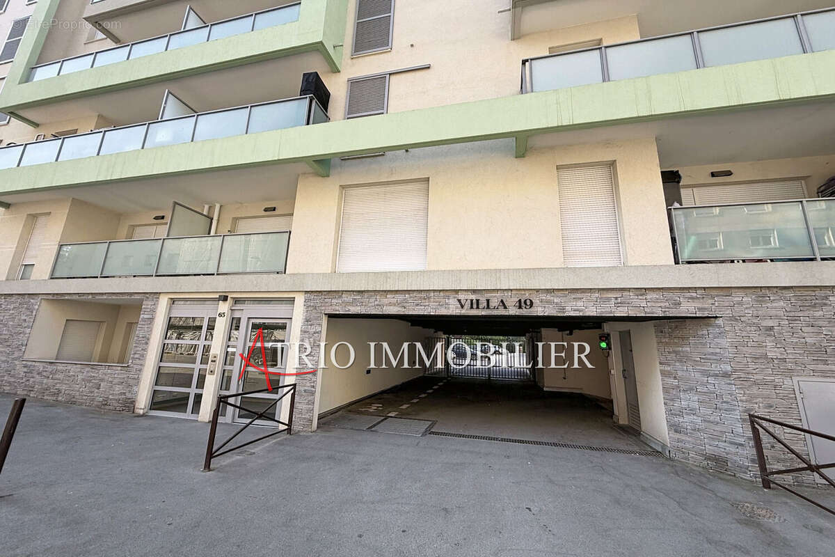 Appartement à SAINT-LAURENT-DU-VAR