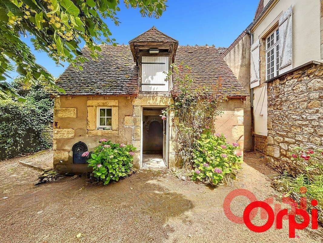 Maison à SAINT-AMAND-MONTROND