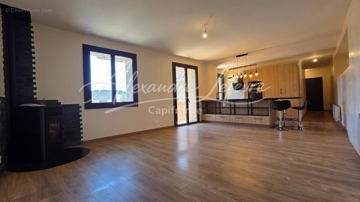 Angoustrine – Appartement T4 rénové avec beaux volumes - photo 1