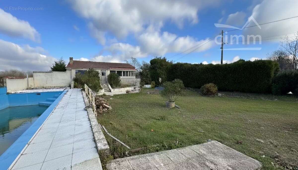 Maison à SAINT-BARTHELEMY-DE-VALS