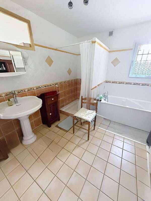 Maison 185 m² à Mont-Saint-Pere  - photo 8