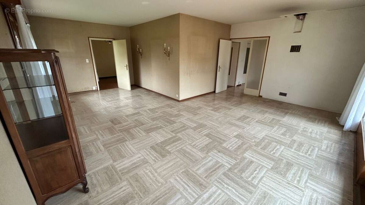 Maison a vendre a Esery Salon-Séjour - Maison à REIGNIER