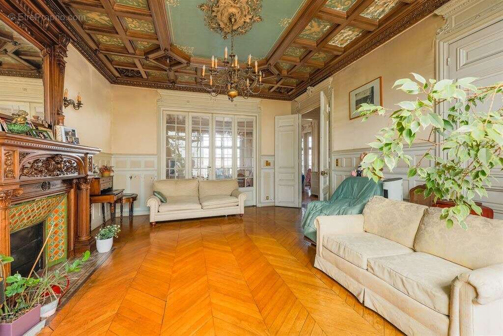 Appartement à PARIS-3E