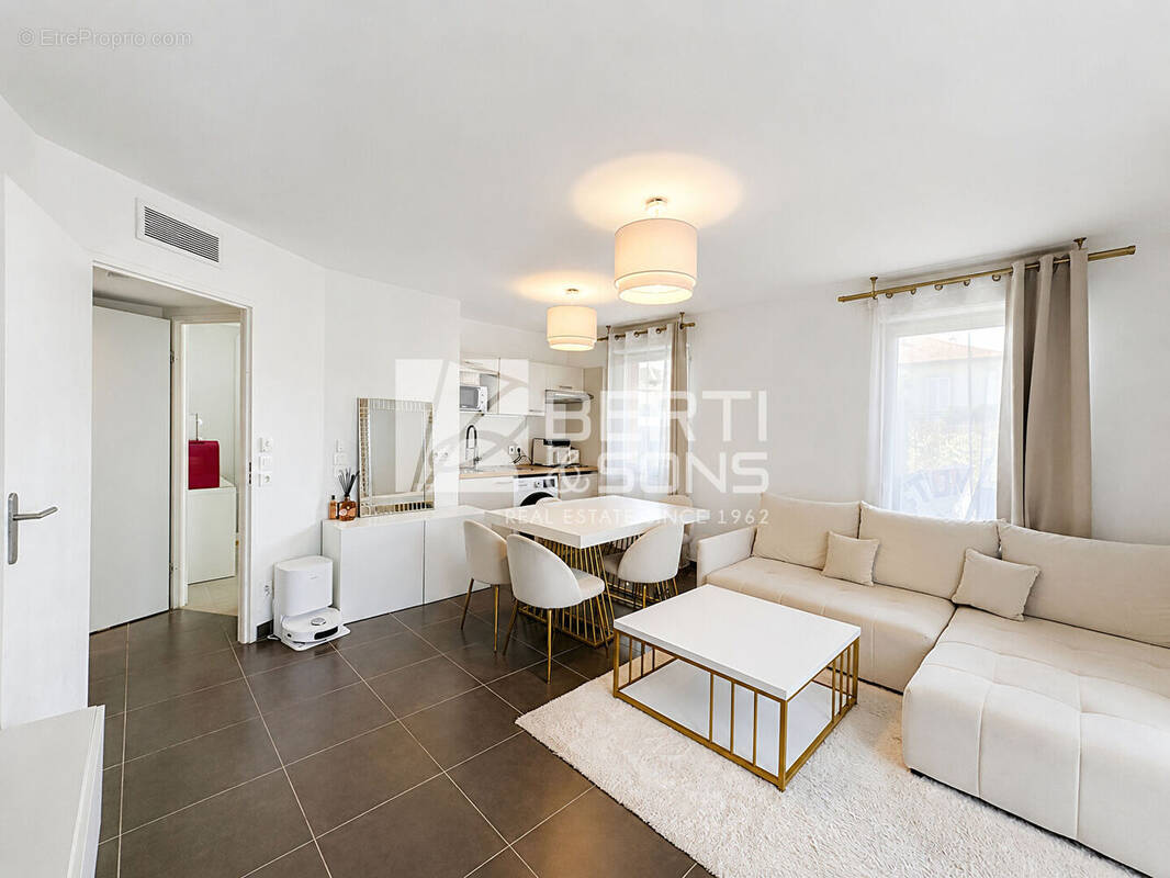 Appartement à MANDELIEU-LA-NAPOULE