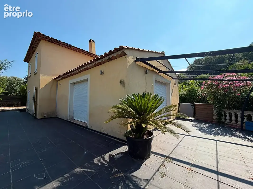 Super Maison  de plain pieds de 128 m2 habitable avec terrain , piscine et parkings - photo 3