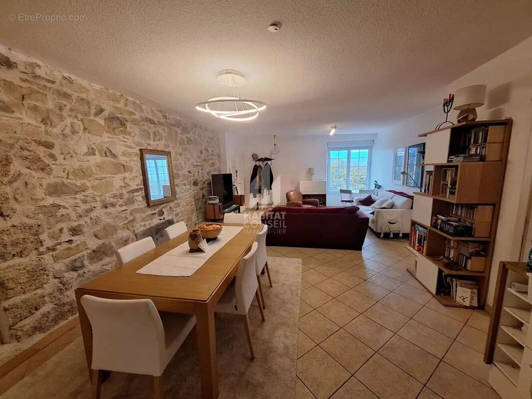 Appartement à VARCES-ALLIERES-ET-RISSET