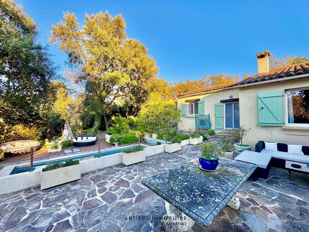 Maison à LA GARDE-FREINET