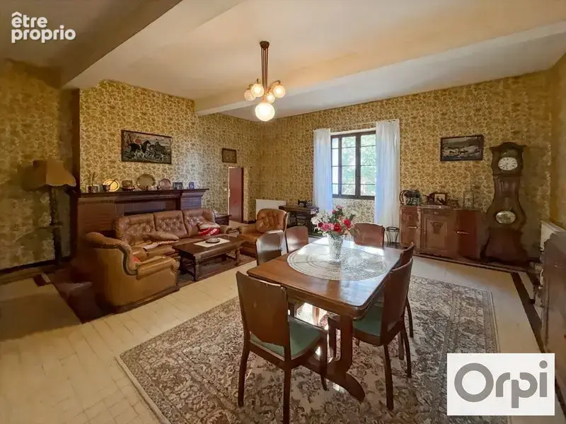 Superbe propriété XIXème de plus de 320 m² habitable à rénover avec ses dépendances et terrain autour - photo 13