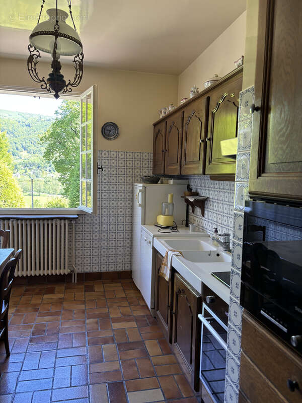 Maison à VIC-SUR-CERE